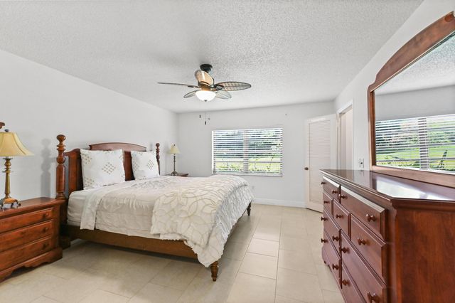 21215 Lago Circle C, Boca Raton, FL 33433