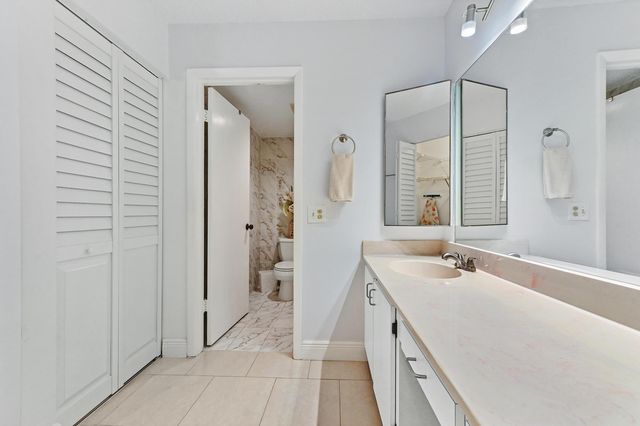21215 Lago Circle C, Boca Raton, FL 33433