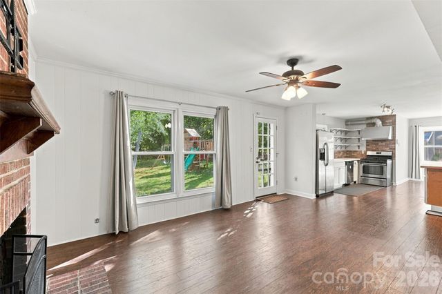 320 Sunnywood Lane, Charlotte, NC 28270