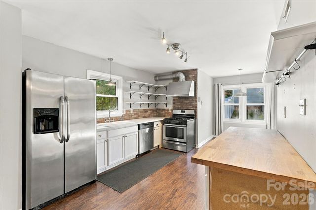320 Sunnywood Lane, Charlotte, NC 28270