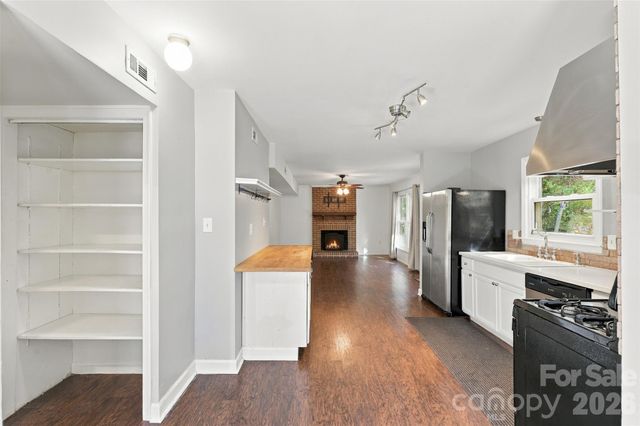 320 Sunnywood Lane, Charlotte, NC 28270