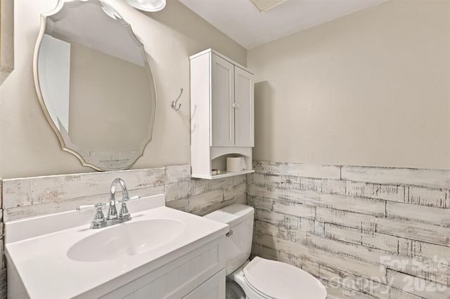 320 Sunnywood Lane, Charlotte, NC 28270