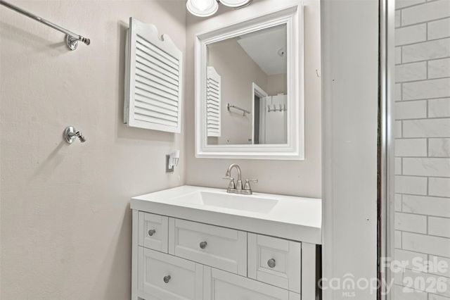 320 Sunnywood Lane, Charlotte, NC 28270