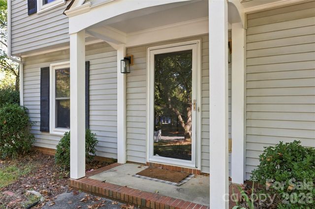 320 Sunnywood Lane, Charlotte, NC 28270