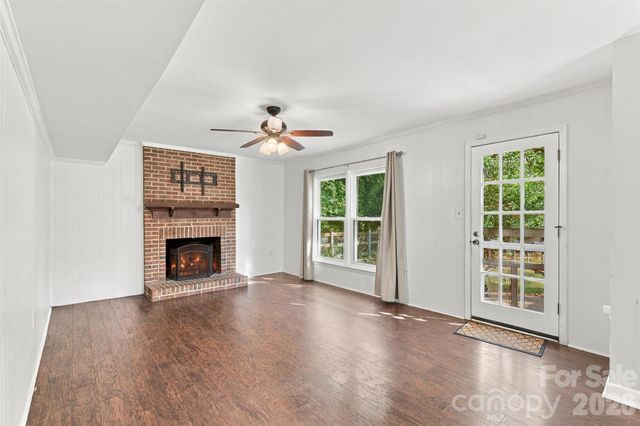 320 Sunnywood Lane, Charlotte, NC 28270