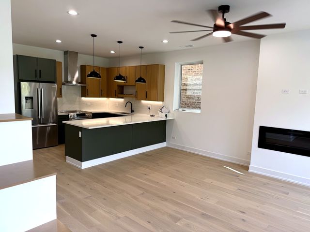 2847 N Damen Avenue 2, Chicago, IL 60618