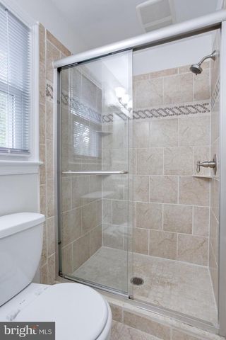 5817 DAWES AVE, Alexandria, VA 22311