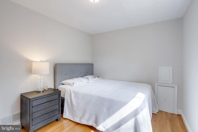 5817 DAWES AVE, Alexandria, VA 22311