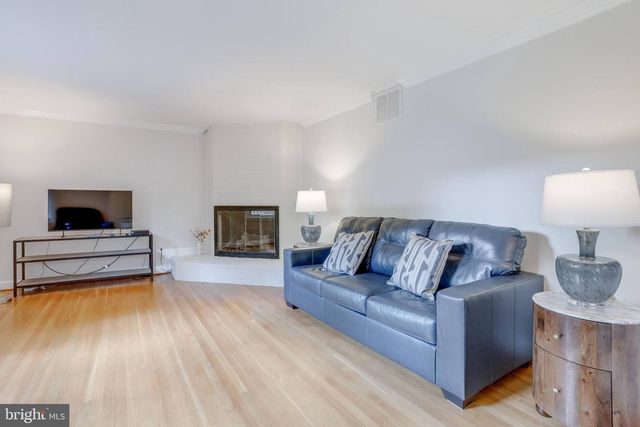 5817 DAWES AVE, Alexandria, VA 22311