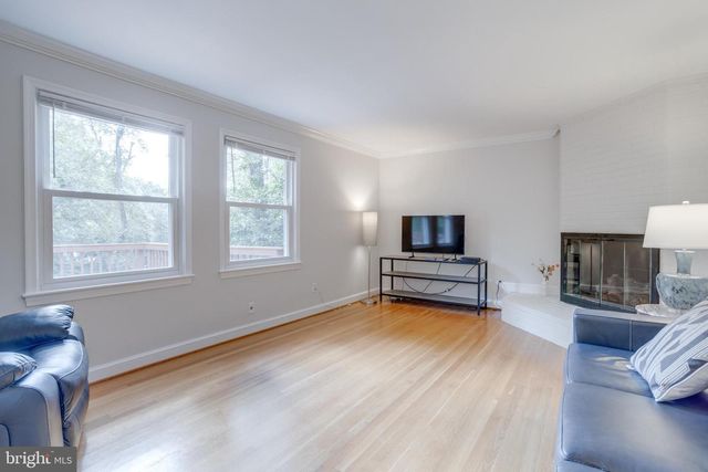 5817 DAWES AVE, Alexandria, VA 22311