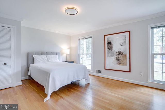 5817 DAWES AVE, Alexandria, VA 22311