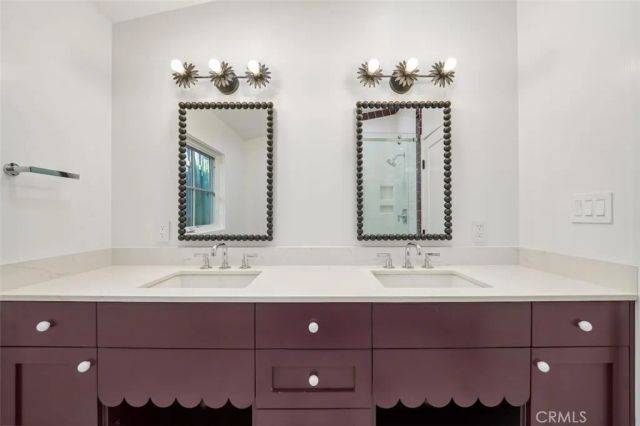 2549 N Beachwood Drive, Los Angeles, CA 90068