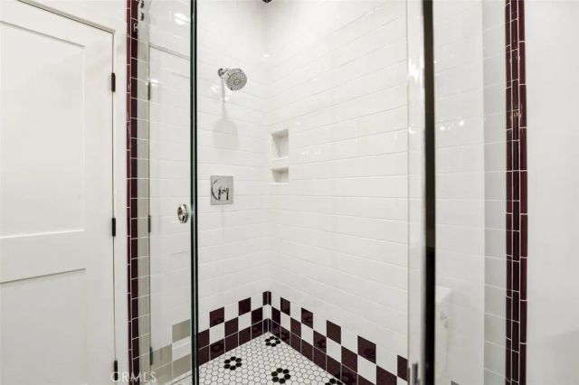 2549 N Beachwood Drive, Los Angeles, CA 90068