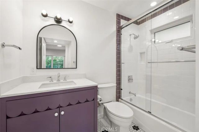 2549 N Beachwood Drive, Los Angeles, CA 90068