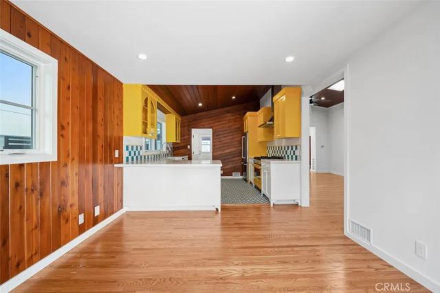 2549 N Beachwood Drive, Los Angeles, CA 90068