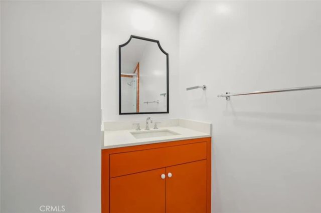 2549 N Beachwood Drive, Los Angeles, CA 90068
