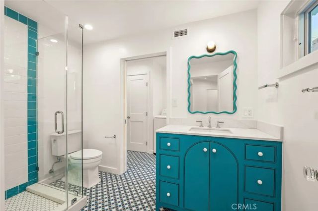 2549 N Beachwood Drive, Los Angeles, CA 90068