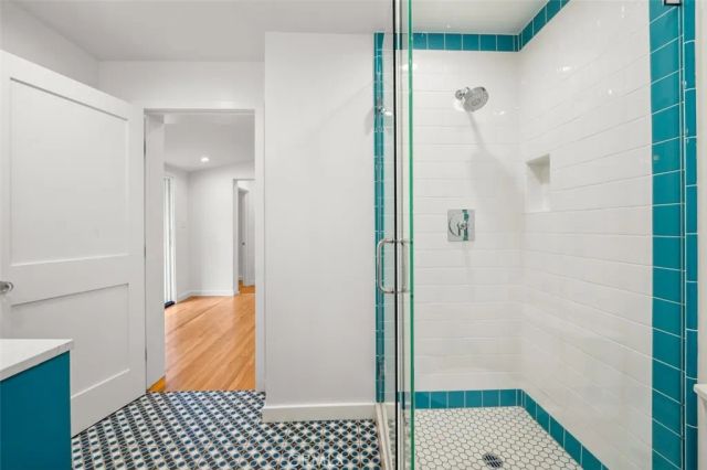2549 N Beachwood Drive, Los Angeles, CA 90068