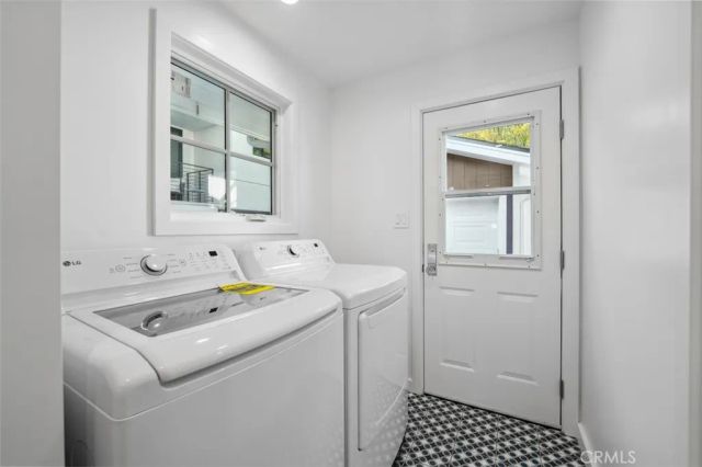2549 N Beachwood Drive, Los Angeles, CA 90068
