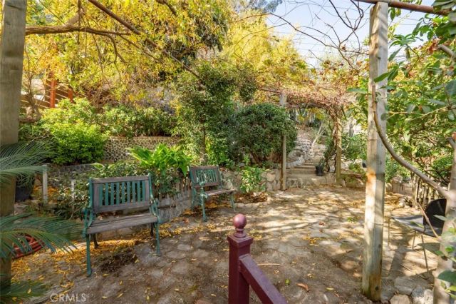 2549 N Beachwood Drive, Los Angeles, CA 90068