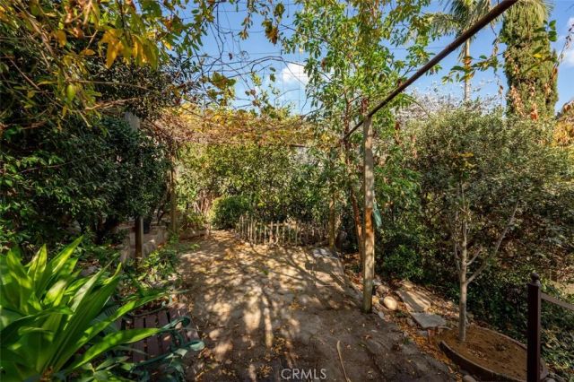 2549 N Beachwood Drive, Los Angeles, CA 90068