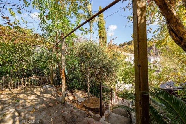 2549 N Beachwood Drive, Los Angeles, CA 90068
