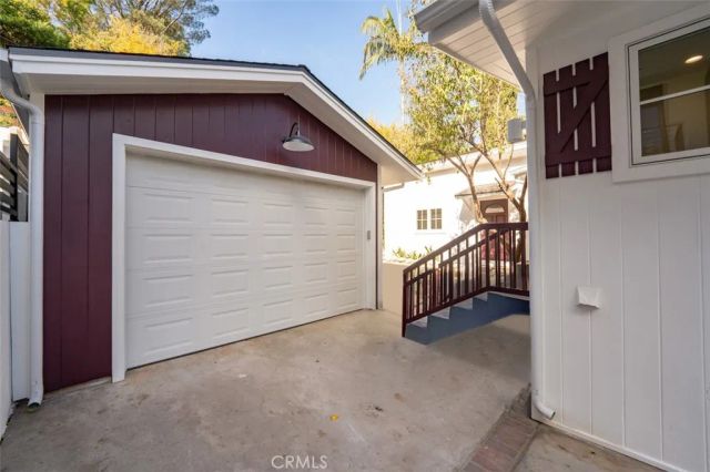 2549 N Beachwood Drive, Los Angeles, CA 90068