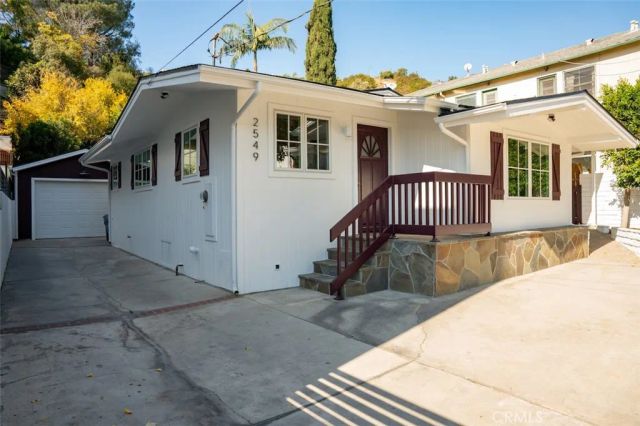 2549 N Beachwood Drive, Los Angeles, CA 90068