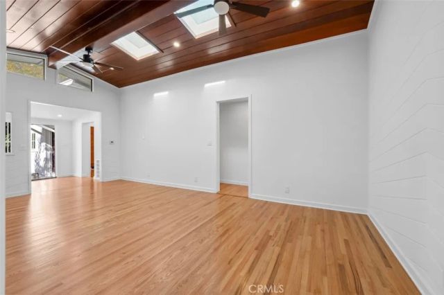 2549 N Beachwood Drive, Los Angeles, CA 90068