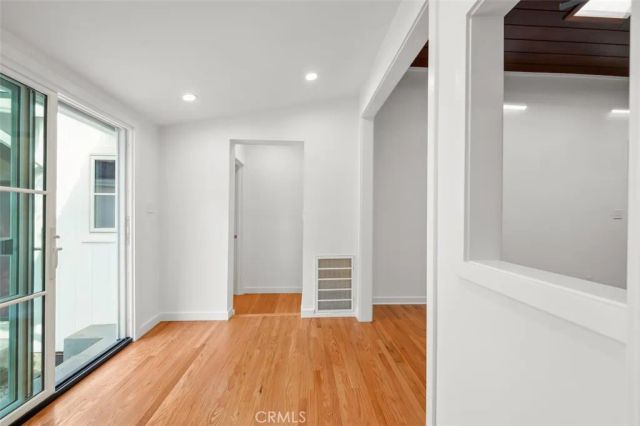 2549 N Beachwood Drive, Los Angeles, CA 90068