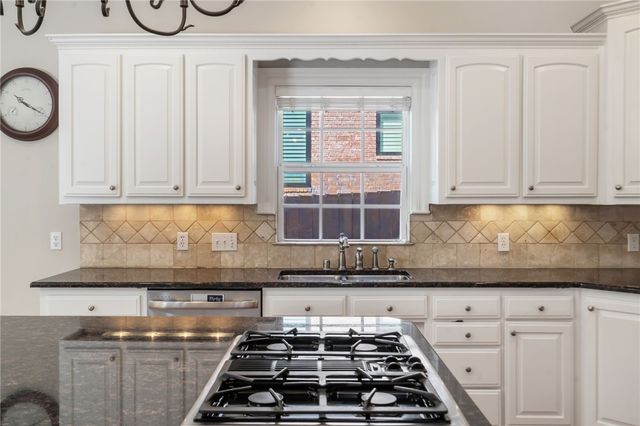 4006 NE Cadbury Avenue, Bentonville, AR 72712