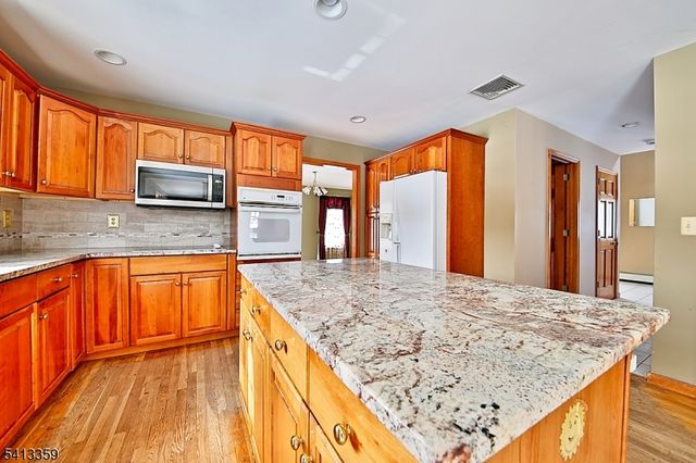 2 Marc Dr, Wantage Twp., NJ 07461