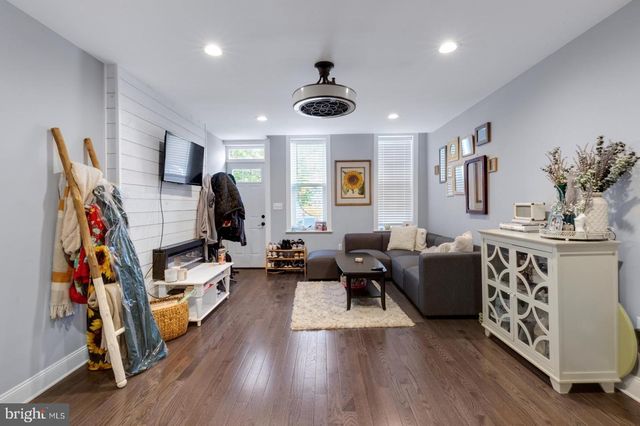2147 E HAGERT ST, Philadelphia, PA 19125