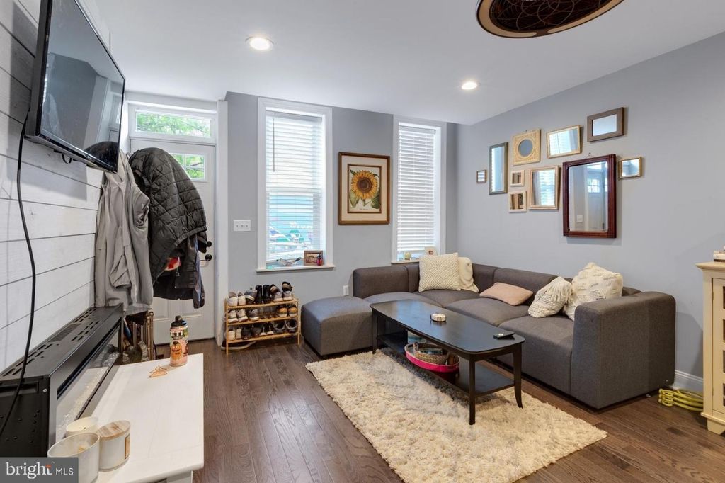 2147 E HAGERT ST, Philadelphia, PA 19125