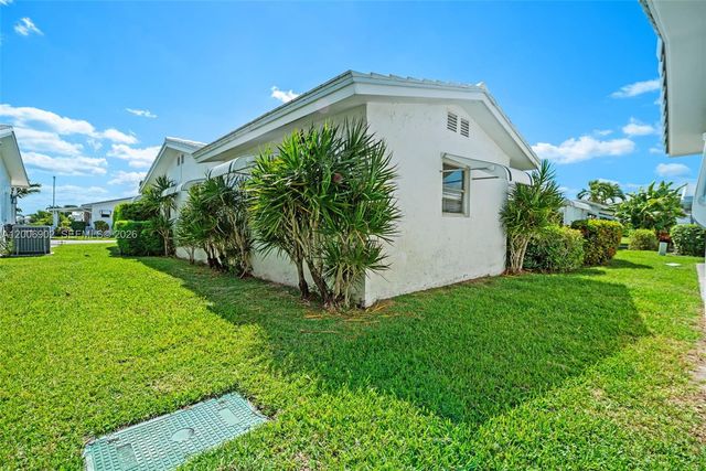 2103 SW 20th Circle, Boynton Beach, FL 33426