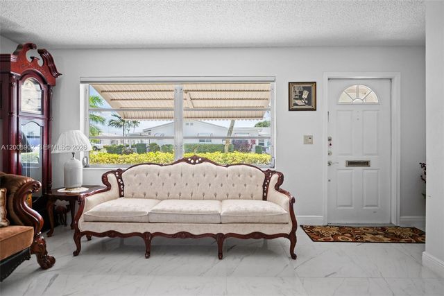 2103 SW 20th Circle, Boynton Beach, FL 33426