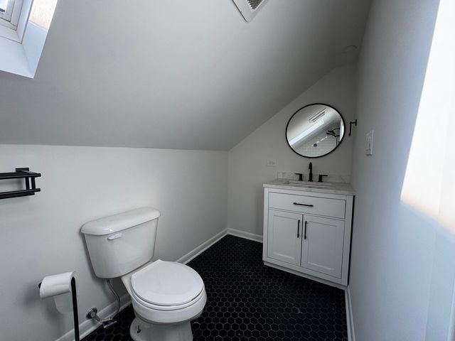 5916 W Cornelia Avenue, Chicago, IL 60634