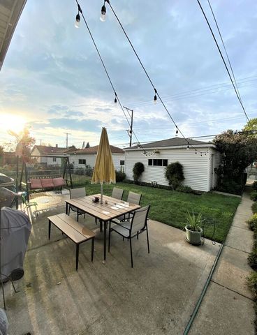 5916 W Cornelia Avenue, Chicago, IL 60634