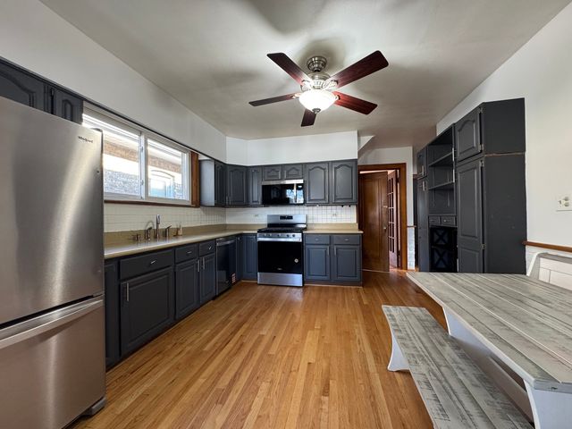 5916 W Cornelia Avenue, Chicago, IL 60634