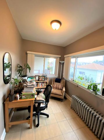 5916 W Cornelia Avenue, Chicago, IL 60634