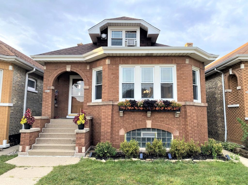 5916 W Cornelia Avenue, Chicago, IL 60634