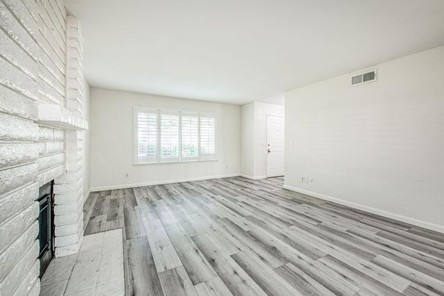 1957 W Santa Ana Avenue, Fresno, CA 93705