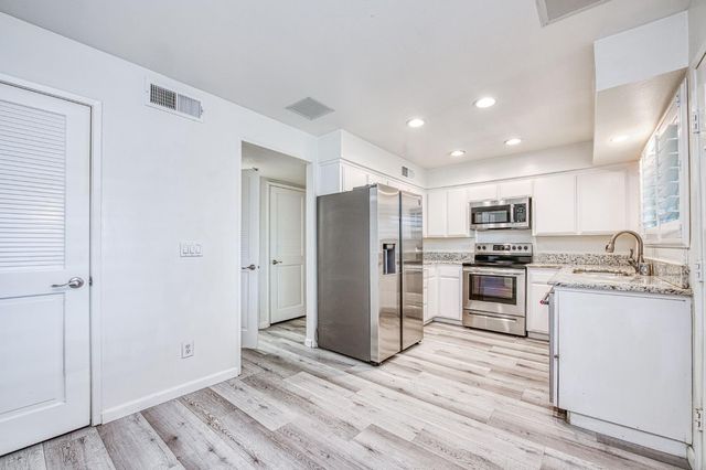 1957 W Santa Ana Avenue, Fresno, CA 93705