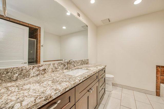 1957 W Santa Ana Avenue, Fresno, CA 93705