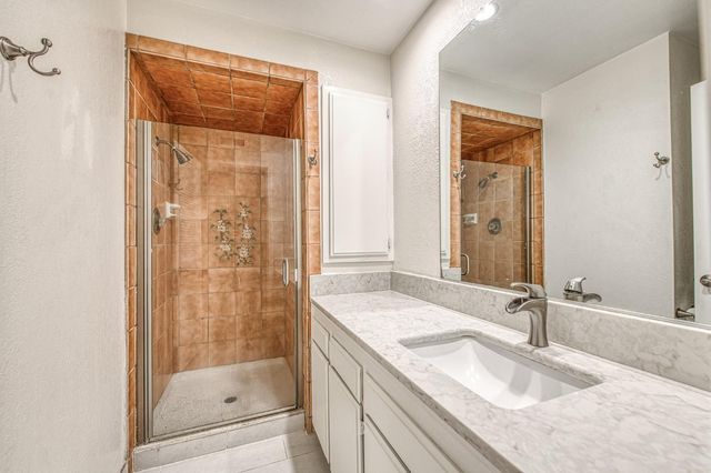 1957 W Santa Ana Avenue, Fresno, CA 93705