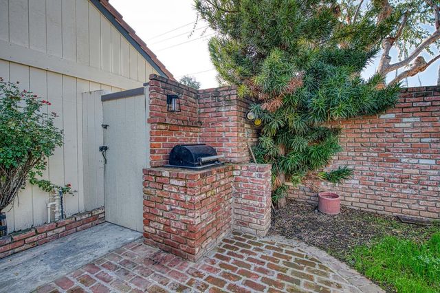 1957 W Santa Ana Avenue, Fresno, CA 93705