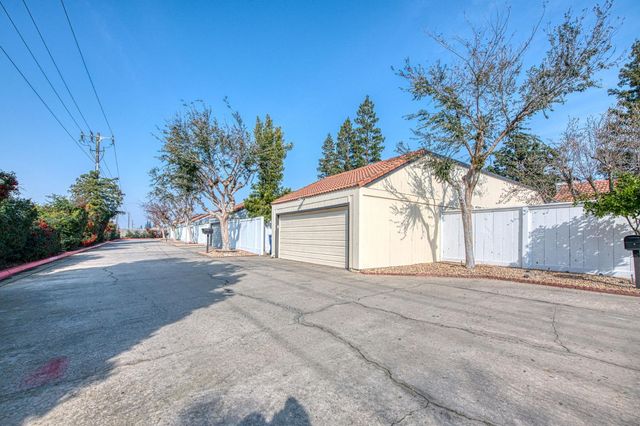 1957 W Santa Ana Avenue, Fresno, CA 93705