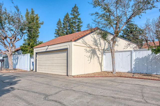 1957 W Santa Ana Avenue, Fresno, CA 93705