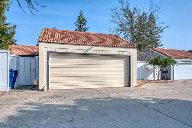 1957 W Santa Ana Avenue, Fresno, CA 93705