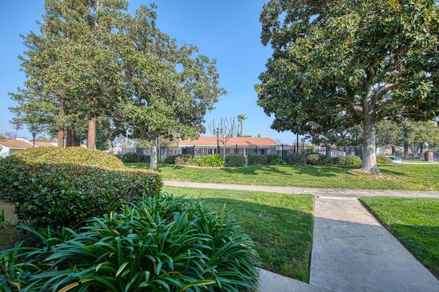 1957 W Santa Ana Avenue, Fresno, CA 93705